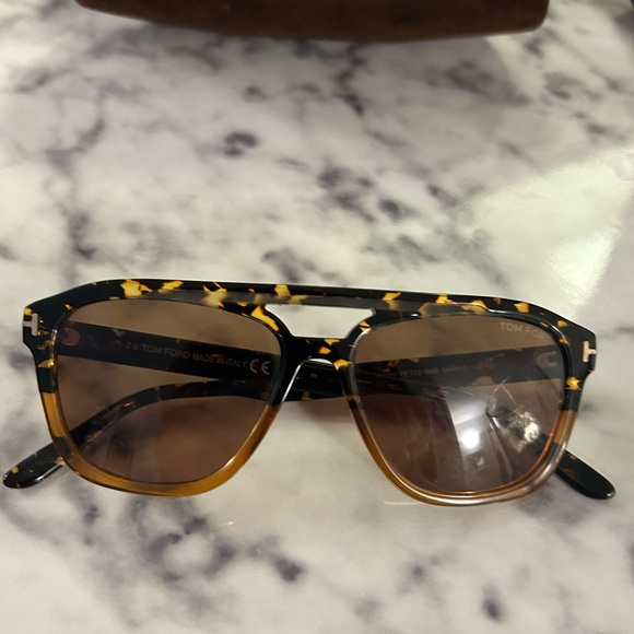 Tom Ford tortoise brown “Gerard” sunglasses - Picture 2 of 6